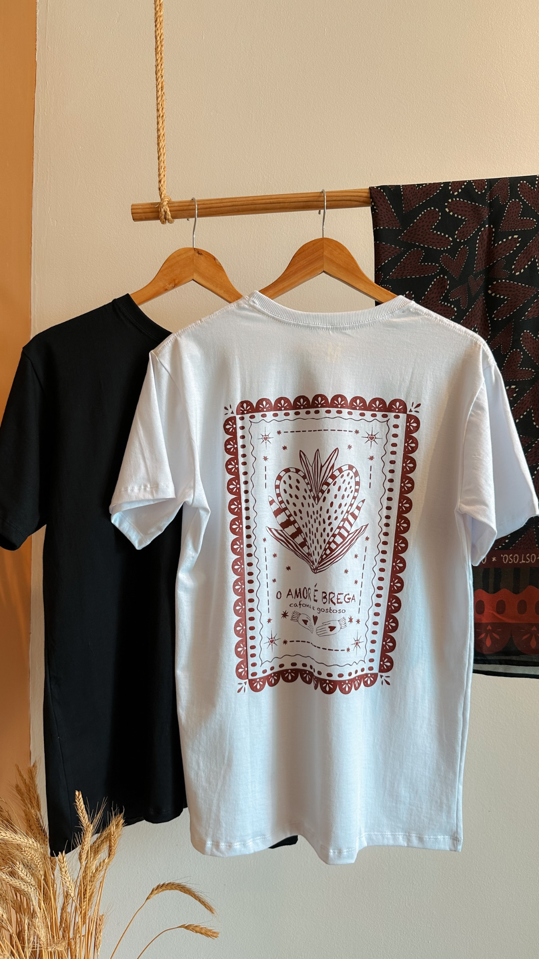 Camiseta O amor é Brega | Cor Branco