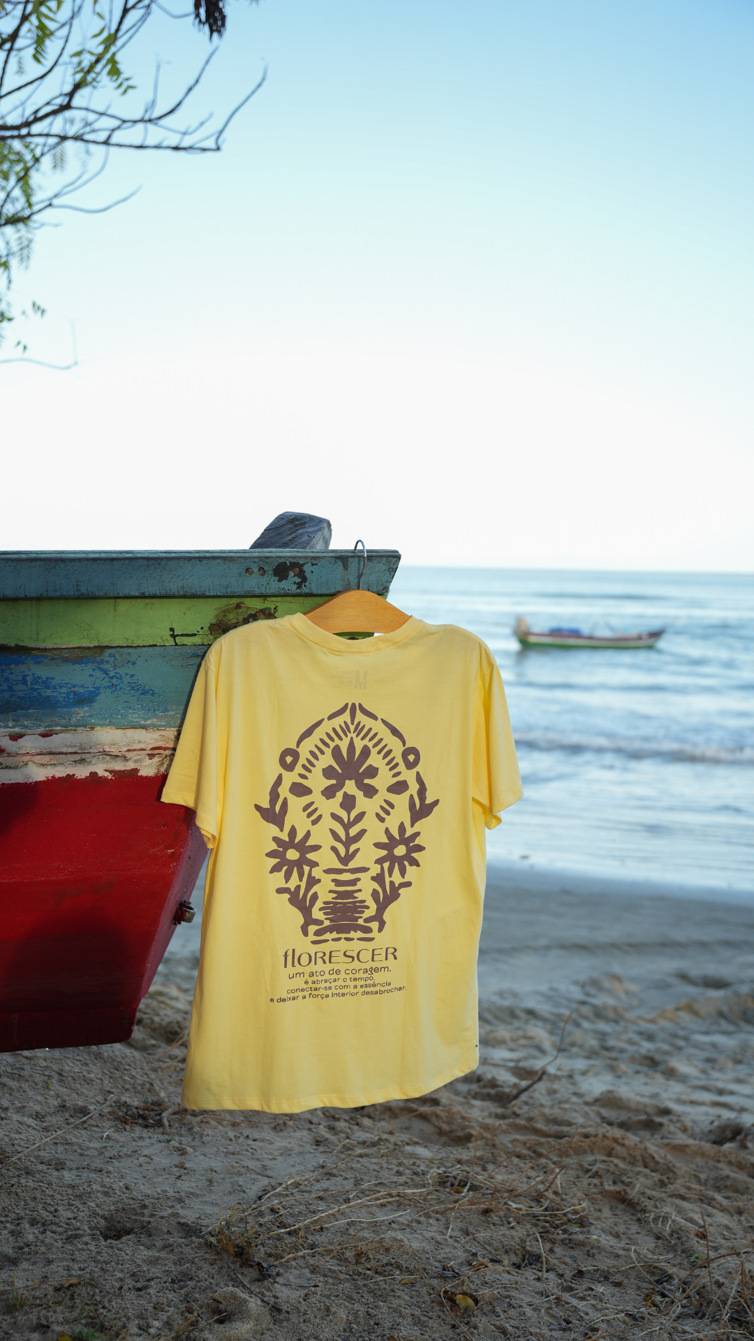Camiseta Florescer  | Cor Amarelo Manteiga