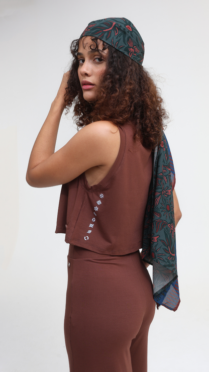 Regata Cropped Escute o Mar | Cor Marrom Mocca
