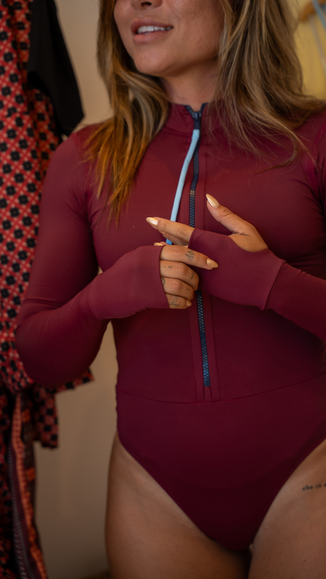 Maiô Wetsuit Hand | Cor Merlot Ao Mar