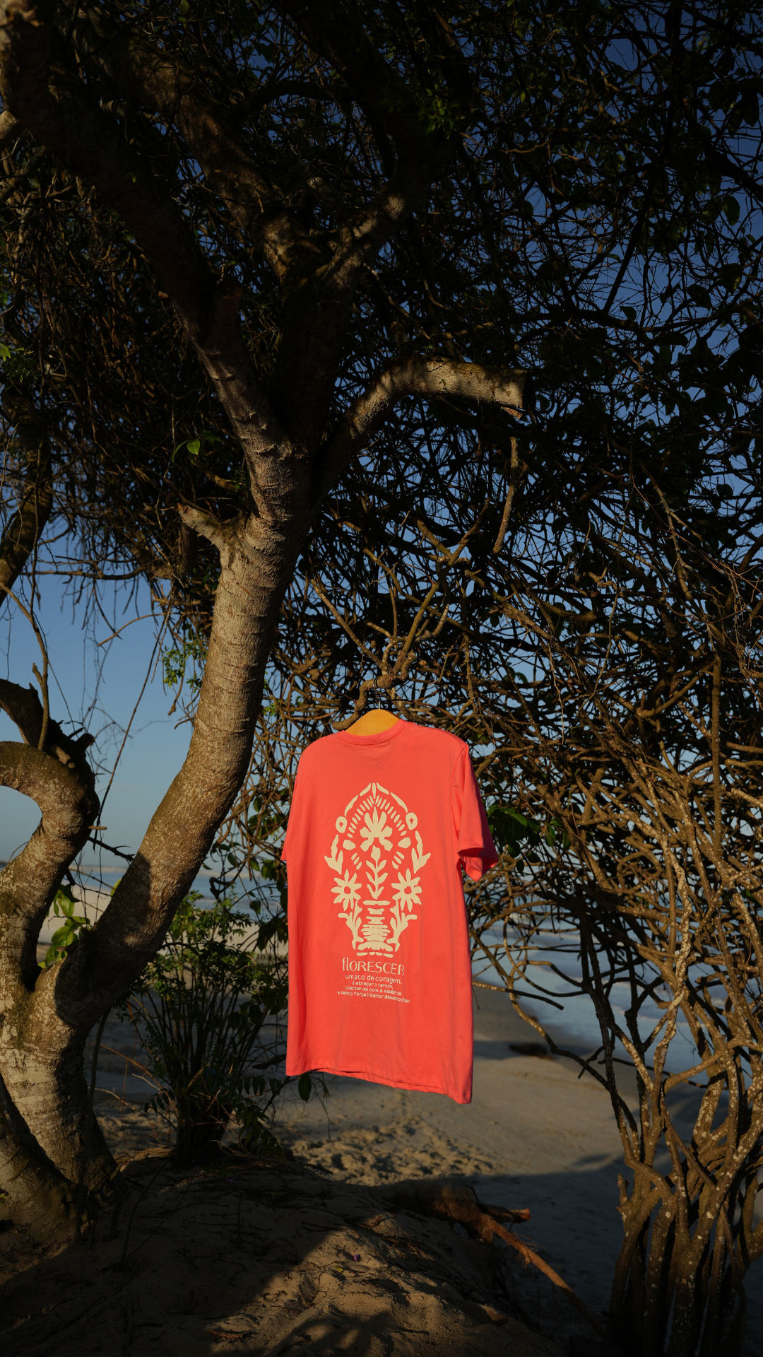 Camiseta Florescer  | Cor Coral