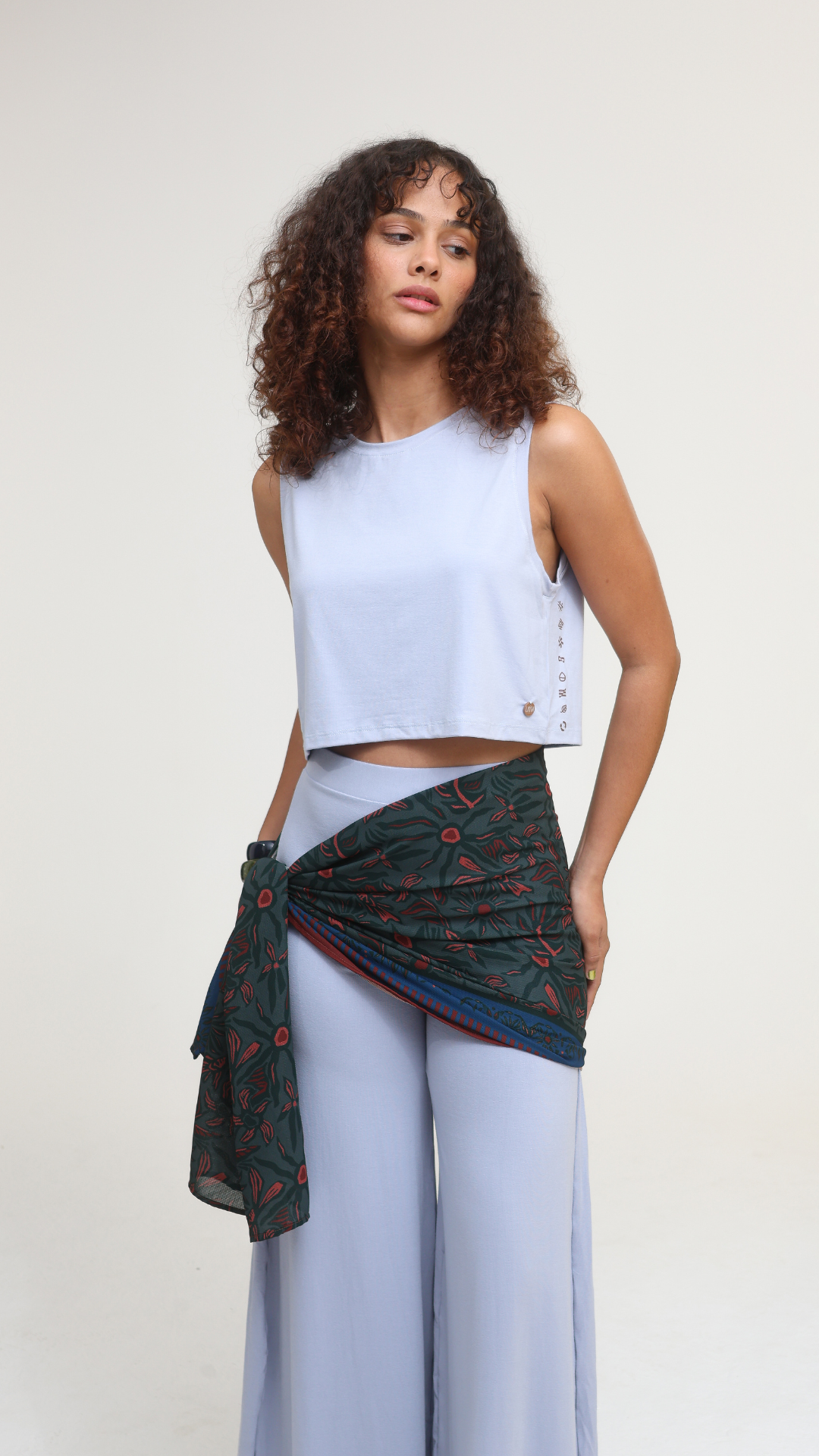 Regata Cropped Escute o Mar | Cor Garoa
