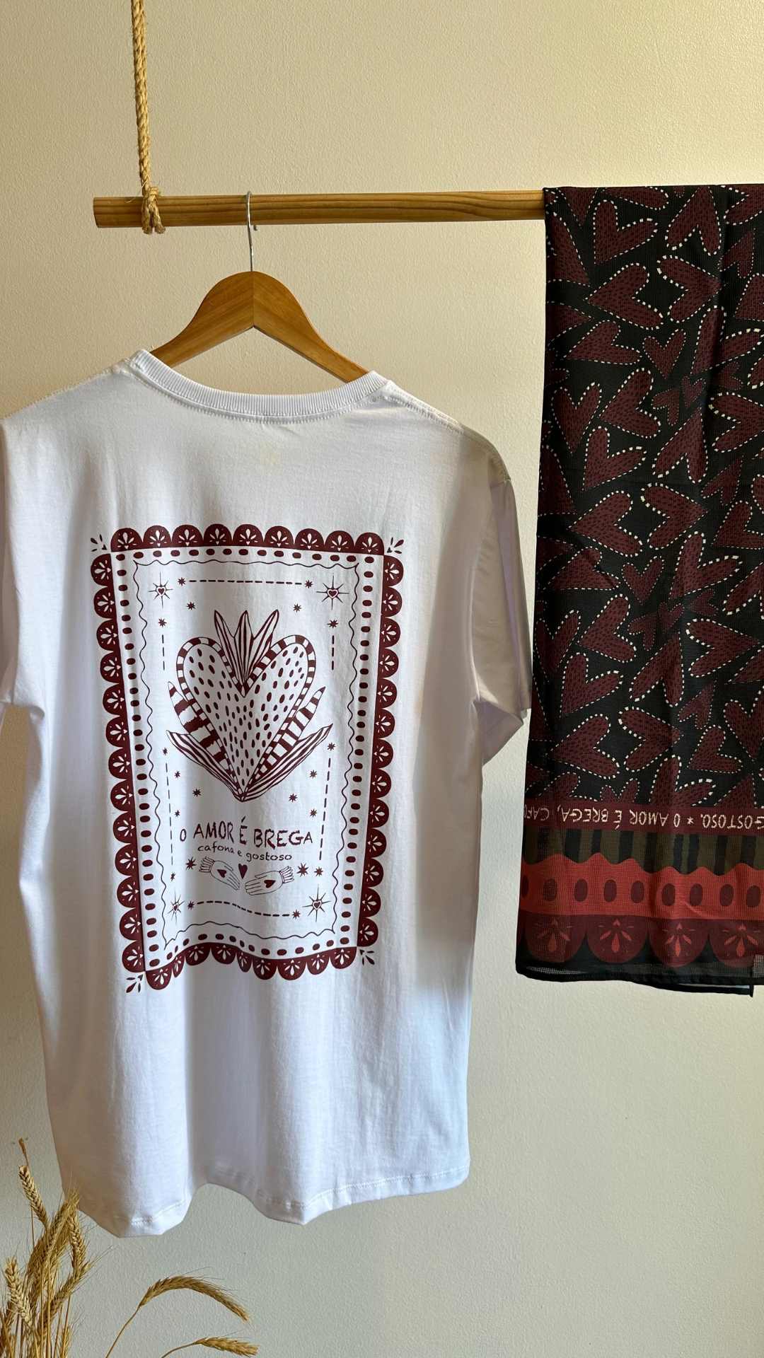 Camiseta O amor é Brega | Cor Branco