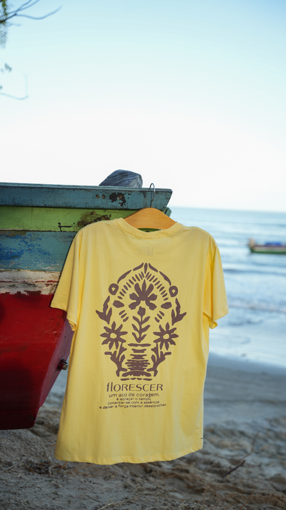 Camiseta Florescer  | Cor Amarelo Manteiga